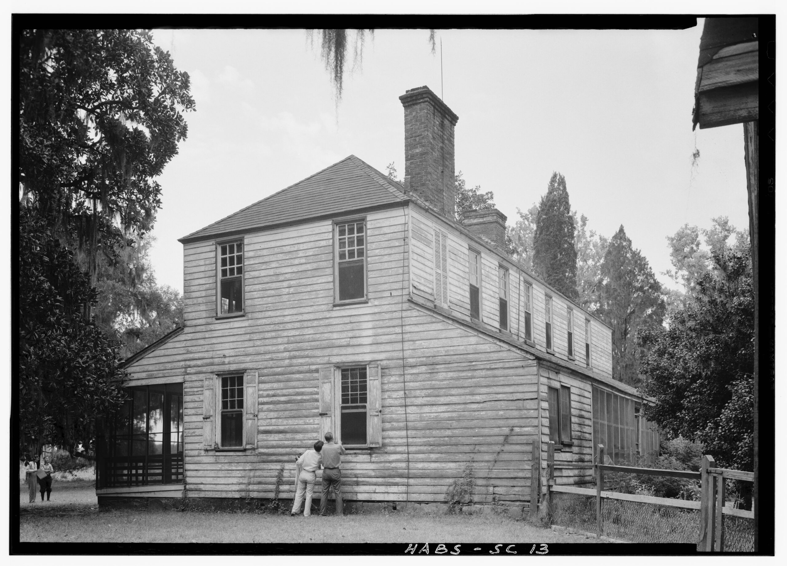 Historic_American_Buildings_Survey_Photographer_Thomas_T._Waterman,_June_1939_VIEW_OF_GABLE_END_-_Middleburg,_Cooper_River,_East_Branch,_Huger,_Berkeley_County,_SC_HABS_SC,8-HUG.V,1-3